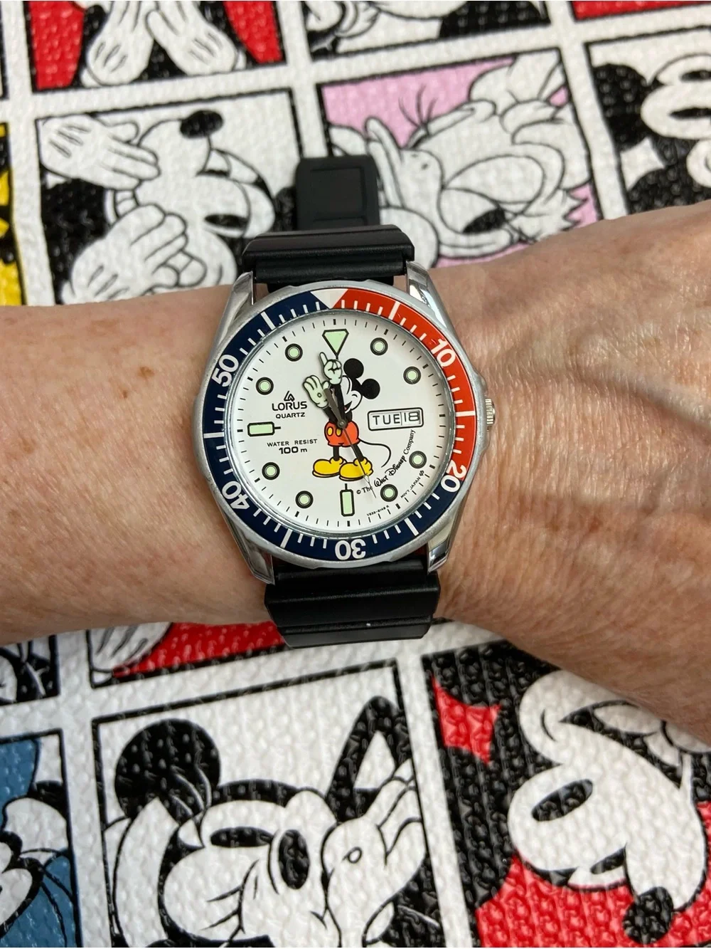Vintage Disney X Lorus (Seiko) Mickey Mouse Pepsi Bezel Diver Style Watch HTF